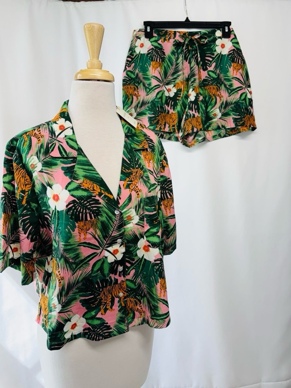 CYNTHIA ROWLEY SIZE XL~WOMEN’S TIGER JUNGLE PRINT PAJAMA SHORT TOP SET TROPICAL - Picture 10 of 16